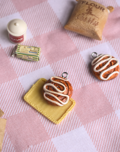 Handmade Cute Cinnamon Scroll Polymer Clay Charm/Keychain