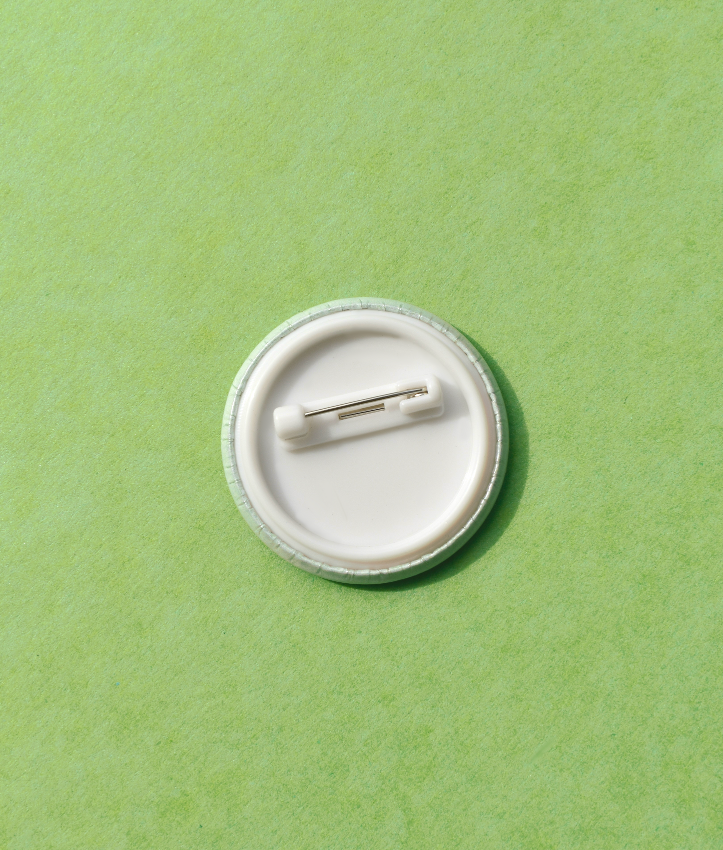 White button badge on a green background