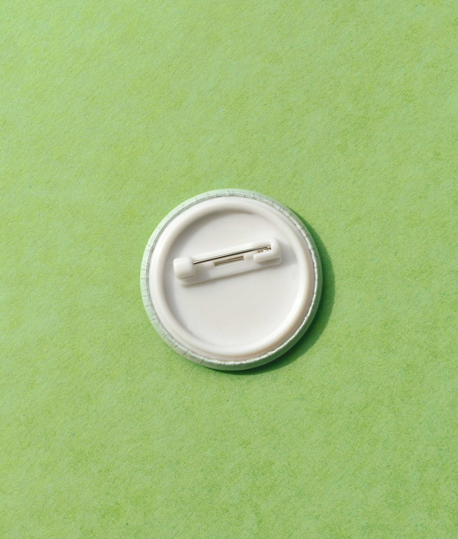 White button badge on a green background